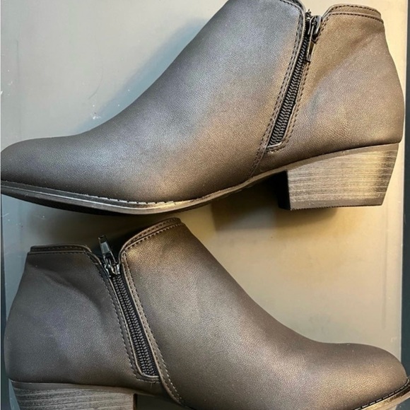 NEW with box JBU Triumph ankle booties, size 10 - Picture 3 of 6